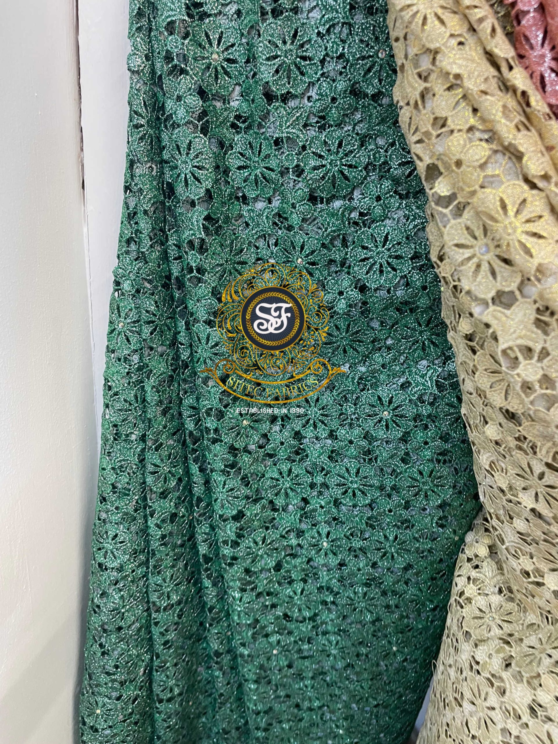 Floral embroidery pattern metalic colour - Image 4